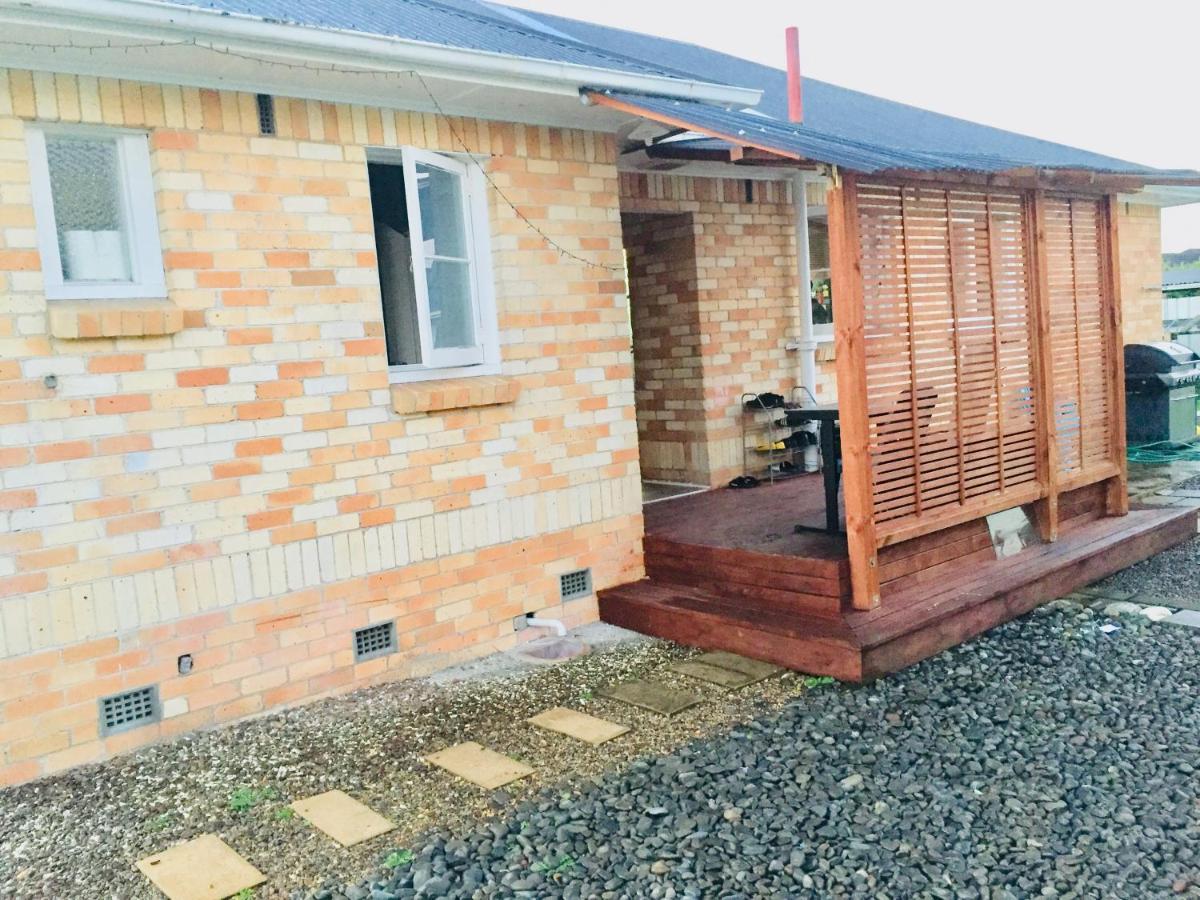 Cozy Cabins In Hamilton East Near To Cbd And Waikato Hospital Exterior photo